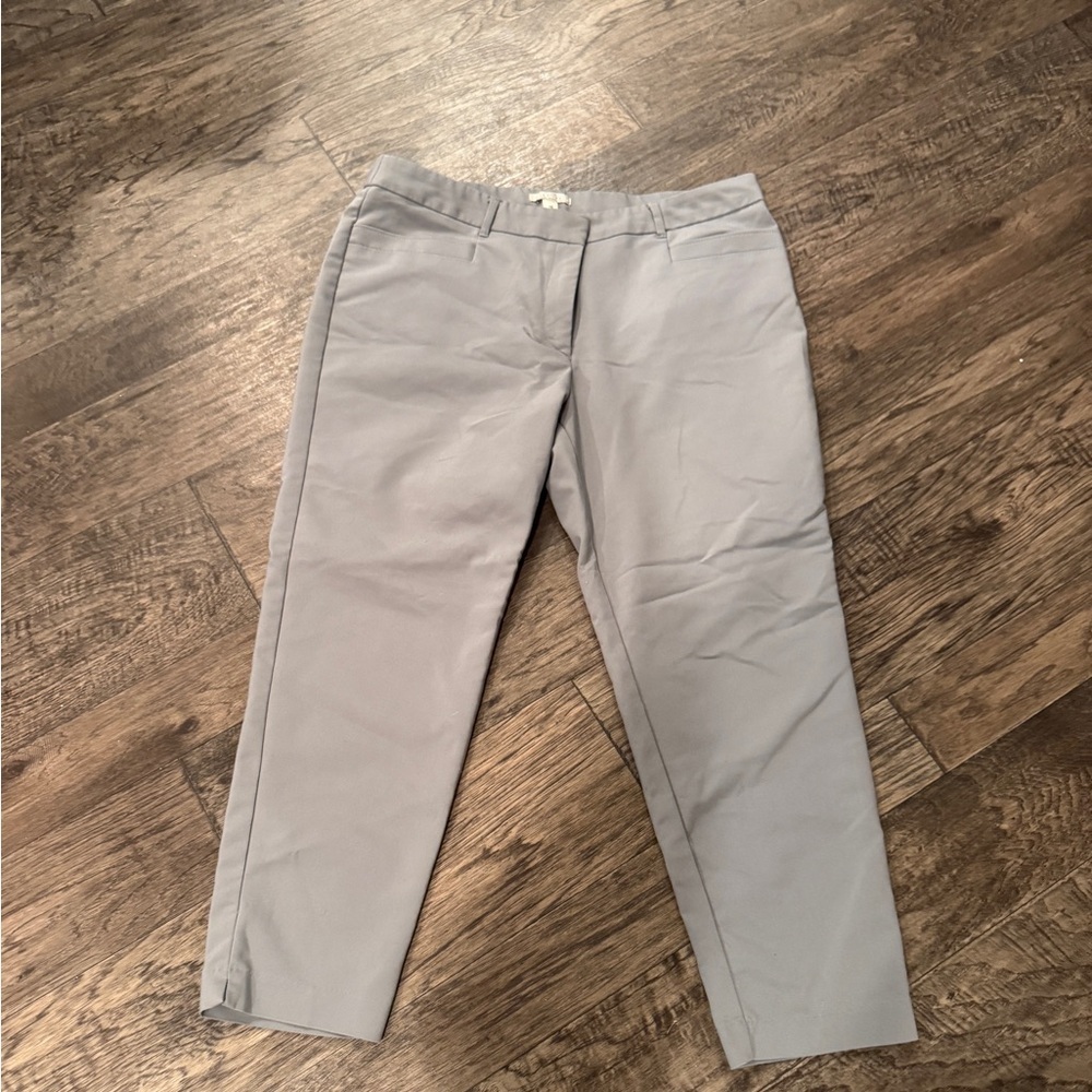 Women's Dana Buchman Capri Gray golf Pants. Sz 16